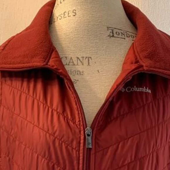 Columbia Sportwear Vest from the Women’s Heavenly™ Vest Collection: Size L - Picture 2 of 10